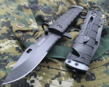 tactical glass breaker knife